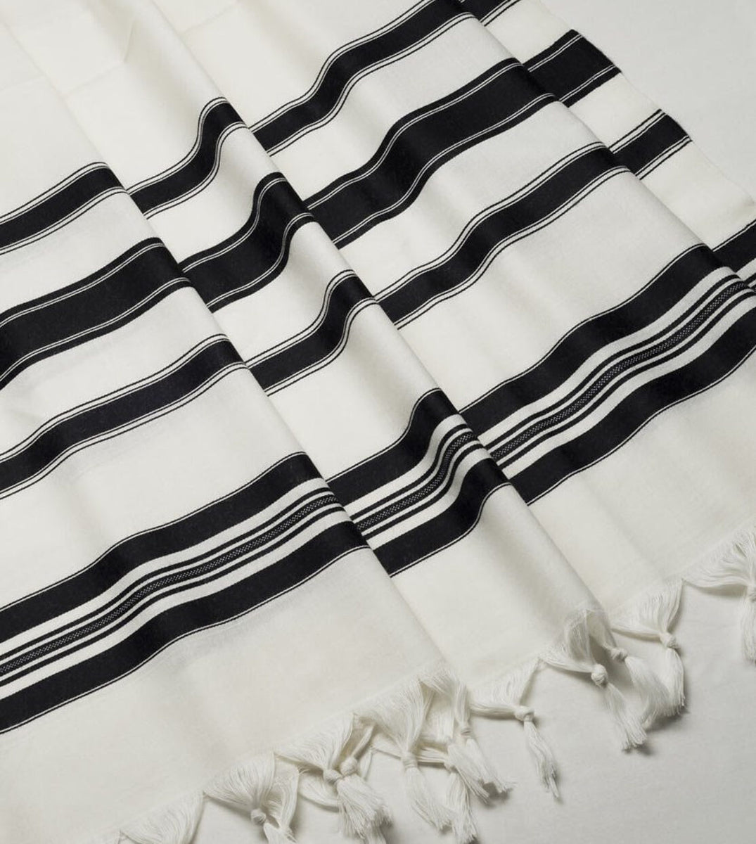 Vizhnitz Wool Tallis