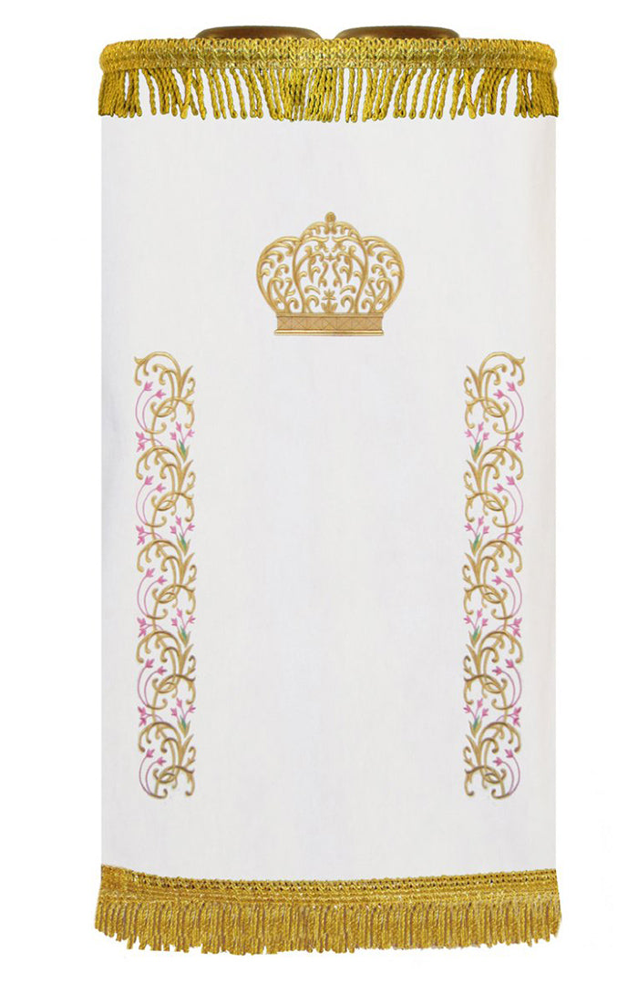 A delicate crown adorns this torah mantel with two columns of fine floral scrollwork.